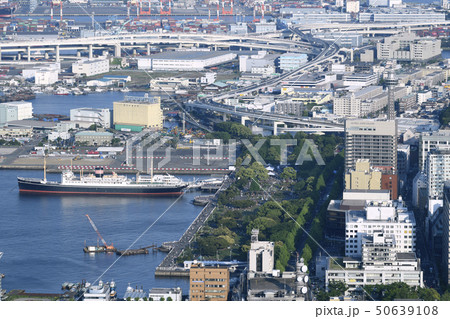 日本の横浜都市景観　横浜港などを望む 50639108