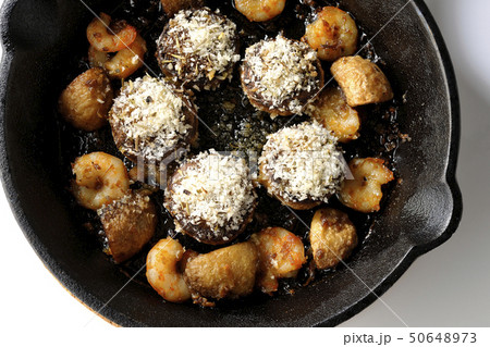 小海老とマッシュルームのアヒージョ 小海老とマッシュルームのアヒージョ 50648973