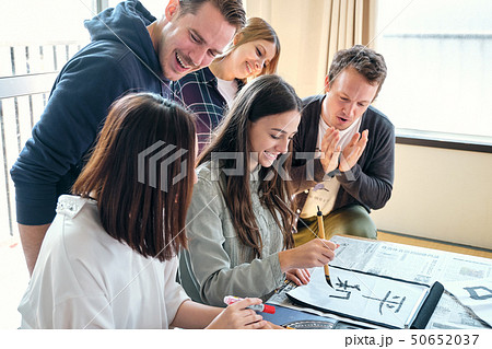 外国人 インバウンド 書道体験 外国人 インバウンド 書道体験 50652037