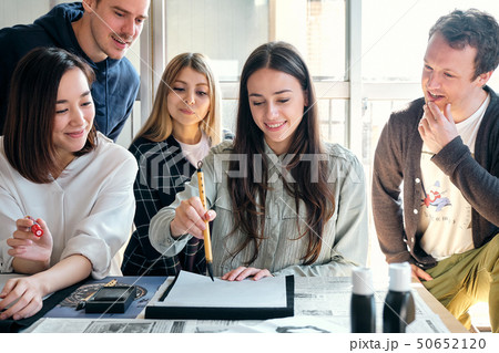 外国人　インバウンド　書道体験 50652120