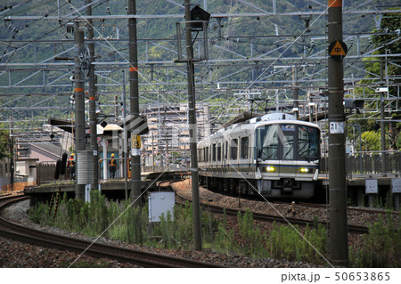 JR西日本　山崎駅を発車する野洲行　普通列車　JR西日本221系電車　先頭クモハ221-4 50653865