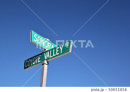 カリフォルニア州、29パームズ近く、デザートハイツの道路標識 カリフォルニア州、29パームズ近く、デザートハイツの道路標識 50655858