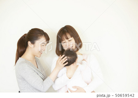 保育園に子どもを預ける 保育園に子どもを預ける 50659542