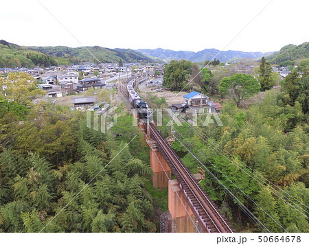 荒川橋梁を渡るSL「パレオエクスプレス」〜ドローンで空撮(埼玉県秩父郡長瀞町長瀞・皆野町下田野) 荒川橋梁を渡るSL「パレオエクスプレス」〜ドローンで空撮(埼玉県秩父郡長瀞町長瀞・皆野町下田野) 50664678
