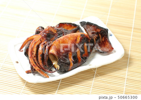 焼き魚、こんがり焼けたイカの味噌漬け焼き、酒の肴 焼き魚、こんがり焼けたイカの味噌漬け焼き、酒の肴 50665300
