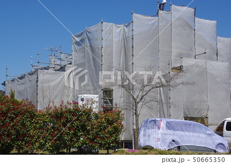 壁の塗り替え　壁の塗装現場 50665350