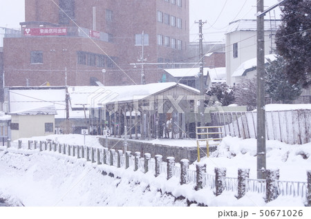 弘南鉄道大鰐線　中央弘前駅　雪のホーム 50671026