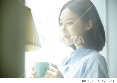 若い女性 女性 女 50671173