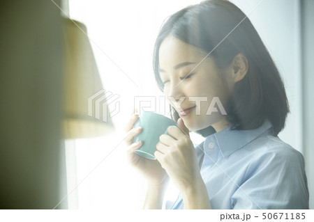 若い女性 女性 女 50671185