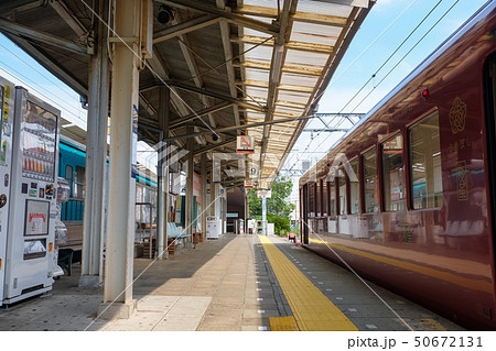 和歌山電鉄 和歌山駅 ホームと車両(うめ星電車) 和歌山電鉄 和歌山駅 ホームと車両(うめ星電車) 50672131