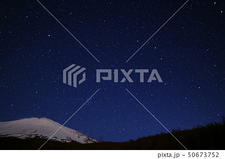 富士山と北斗七星 50673752