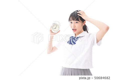 寝坊をする学生 50684682