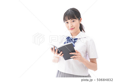 英単語の勉強をする学生 英単語の勉強をする学生 50684832