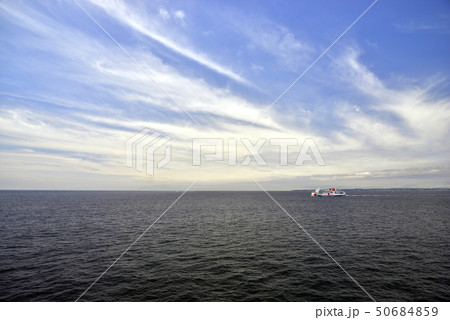 航行中の東京湾フェリー「しらはま丸」 航行中の東京湾フェリー「しらはま丸」 50684859