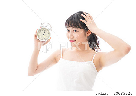 早起きをする若い女性 早起きをする若い女性 50685526