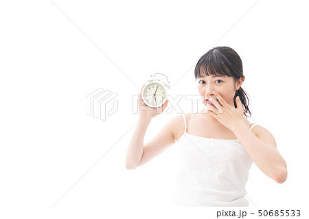 早起きをする若い女性 早起きをする若い女性 50685533