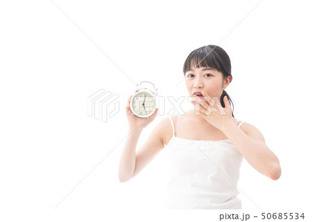 早起きをする若い女性 早起きをする若い女性 50685534