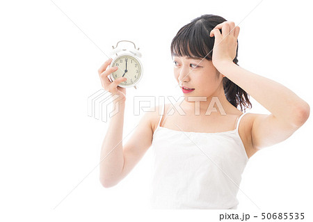 早起きをする若い女性 早起きをする若い女性 50685535