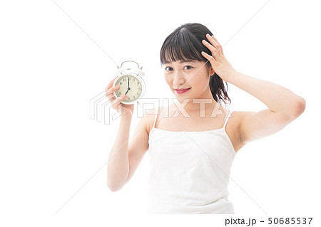 早起きをする若い女性 早起きをする若い女性 50685537