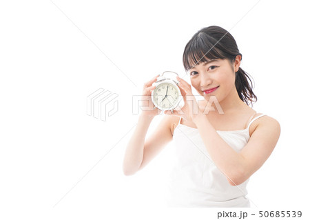 早起きをする若い女性 早起きをする若い女性 50685539