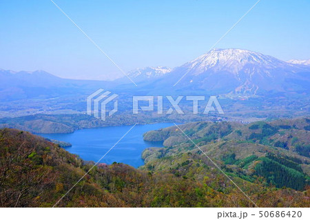 長野県、斑尾高原から見た野尻湖 50686420