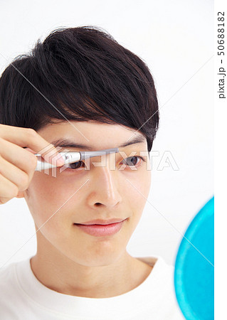 メンズビューティー　メンズエステ　眉　眉毛　眉毛カット 50688182