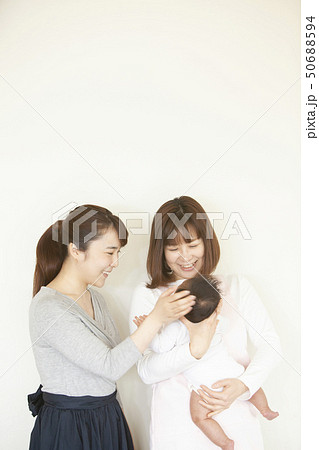 保育園に子どもを預ける 50688594
