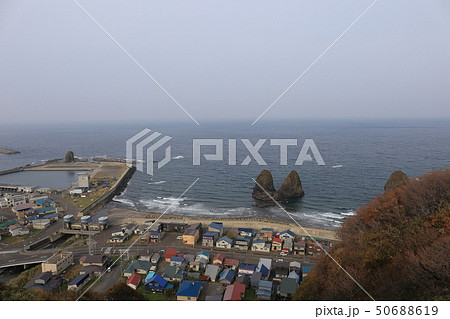 北海道　せたな　立象山展望台から望む三本杉岩 50688619