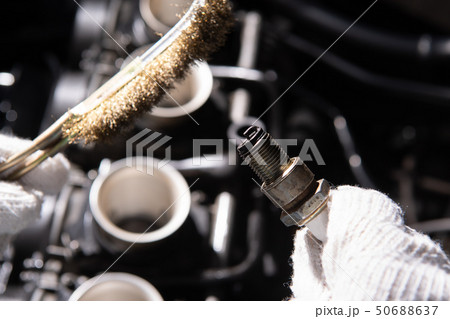 スパークプラグのメンテナンスのイメージ	 スパークプラグのメンテナンスのイメージ	 50688637