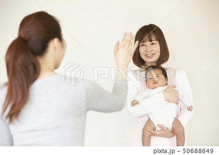 保育園に子どもを預ける 保育園に子どもを預ける 50688649