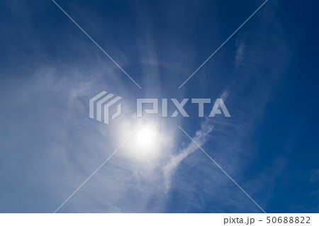 太陽と日暈(ひがさ) 50688822