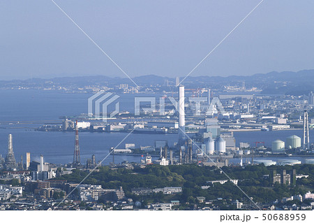 日本の横浜都市景観 根岸競馬場跡や根岸森林公園、横浜・八景島シーパラダイス方面などを望む 日本の横浜都市景観 根岸競馬場跡や根岸森林公園、横浜・八景島シーパラダイス方面などを望む 50688959