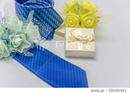 父の日　ネクタイと薔薇　プレゼントイメージ 50690461