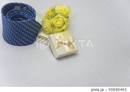 父の日　ネクタイと薔薇　プレゼントイメージ 50690463