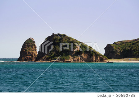 無人島の岩場 無人島の岩場 50690738