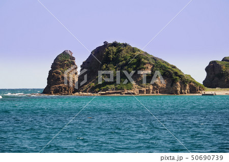 無人島の岩場 無人島の岩場 50690739