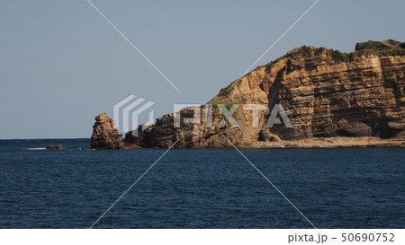 無人島の岩場 無人島の岩場 50690752