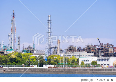 四日市工場風景 蒸留塔　東ソー四日市事業所  ＫＨネオケム 四日市工場  50691810