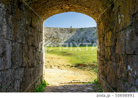 アーチ門二の郭へ 座喜味城 アーチ門二の郭へ 座喜味城 50698991