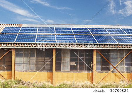 太陽光発電システムと空_建物、倉庫 太陽光発電システムと空_建物、倉庫 50700322
