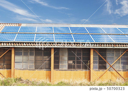 太陽光発電システムと空＿建物、倉庫 50700323