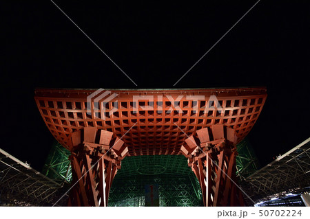 金沢駅　夜の鼓門 50702224