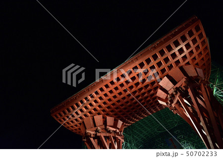 金沢駅　夜の鼓門 50702233