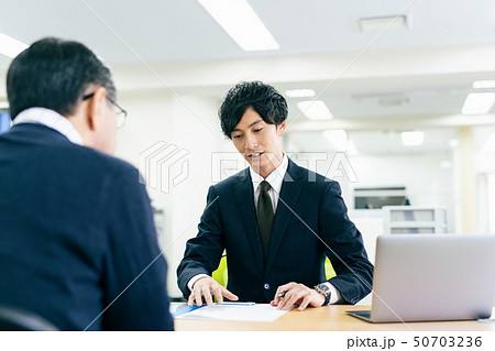 窓口 営業 相談 契約 説明 販売 運用 相続 投資 50703236