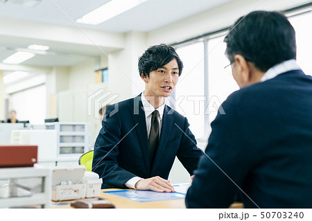 窓口 営業 相談 契約 説明 販売 運用 相続 投資 50703240