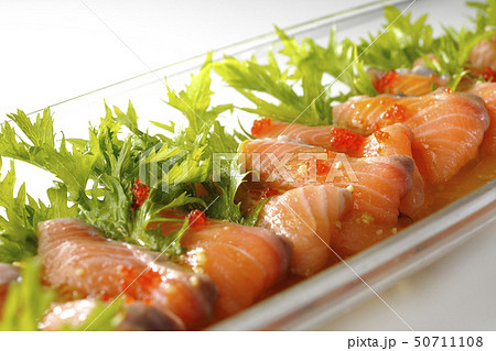 サーモンのカルパッチョ 50711108