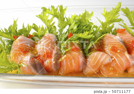 サーモンのカルパッチョ 50711177