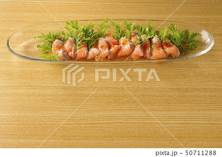 サーモンのカルパッチョ 50711288