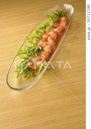 サーモンのカルパッチョ 50711290
