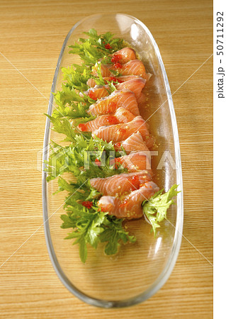サーモンのカルパッチョ 50711292
